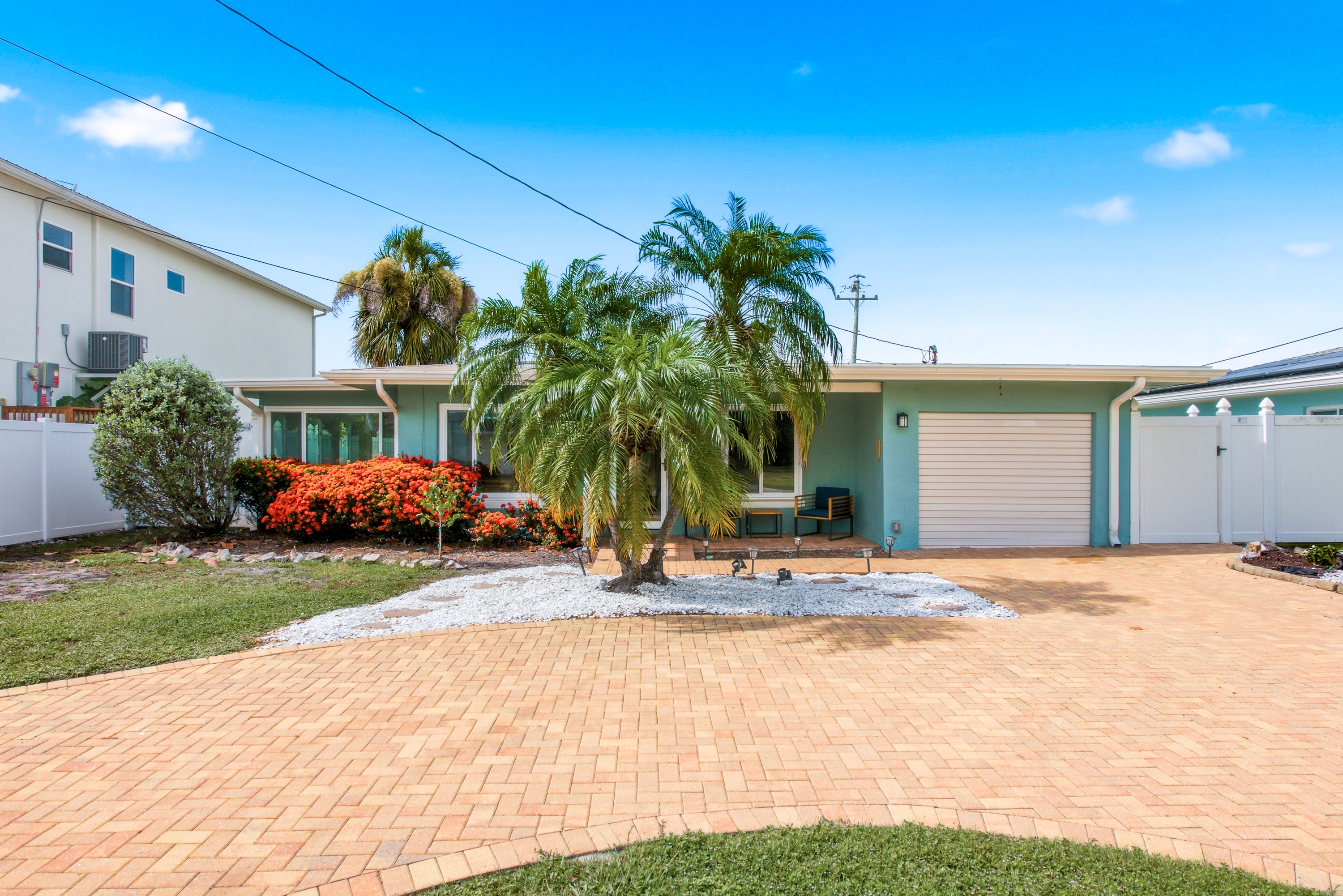 580 Baywood Drive North